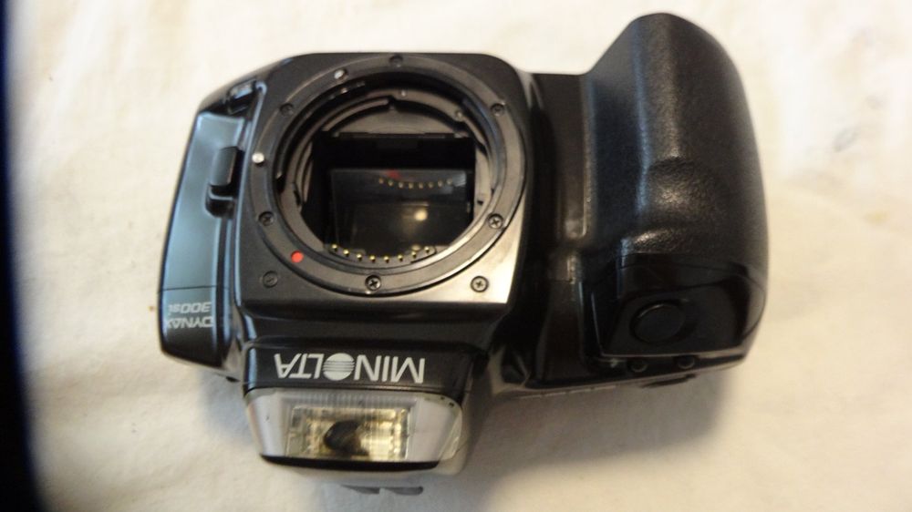 Minolta Fotocamera: MINOLTA DYNAX 300si SPI REF AF FILM KAERA.NUR GEHAUSE.LÄÜFT – Usato da zürich venduto da ahmad01