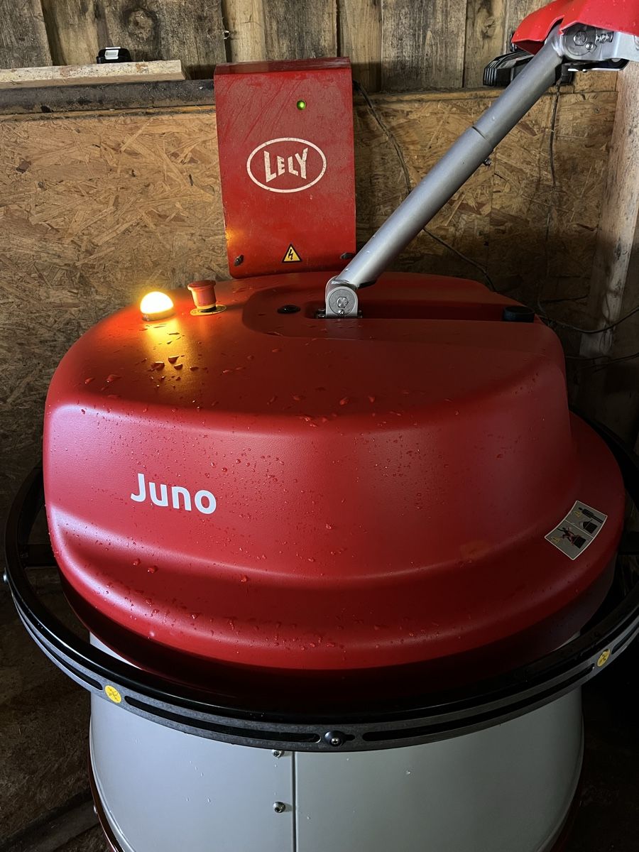 Lely Toutes les machines: Pousse fourrage Lely Juno – D'occasion à Brot-Plamboz par xdu_tk6r 2