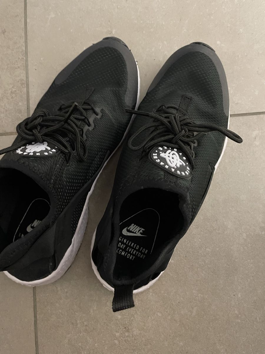 Nike Scarpe da uomo: Nike Sneakers – Usato da Zunzgen venduto da mel_y6w2