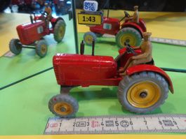 Massey Harris 1/43 (ohne Box) Dinky No.300 GB   > (Box016) B