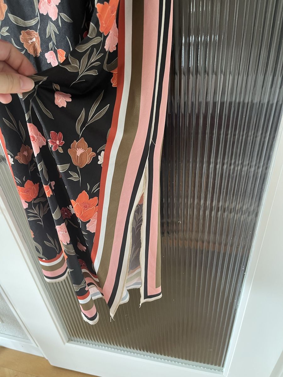 Zara Pantalons: Pantalon à fleurs Zara  – D'occasion à Fribourg par ine_y5jc 1
