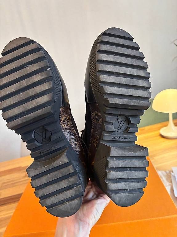 Scarpe da donna: Louis Vuitton Laureate Desert Boot Grösse 38 – Usato da Wattenwil venduto da flu_6v27 2