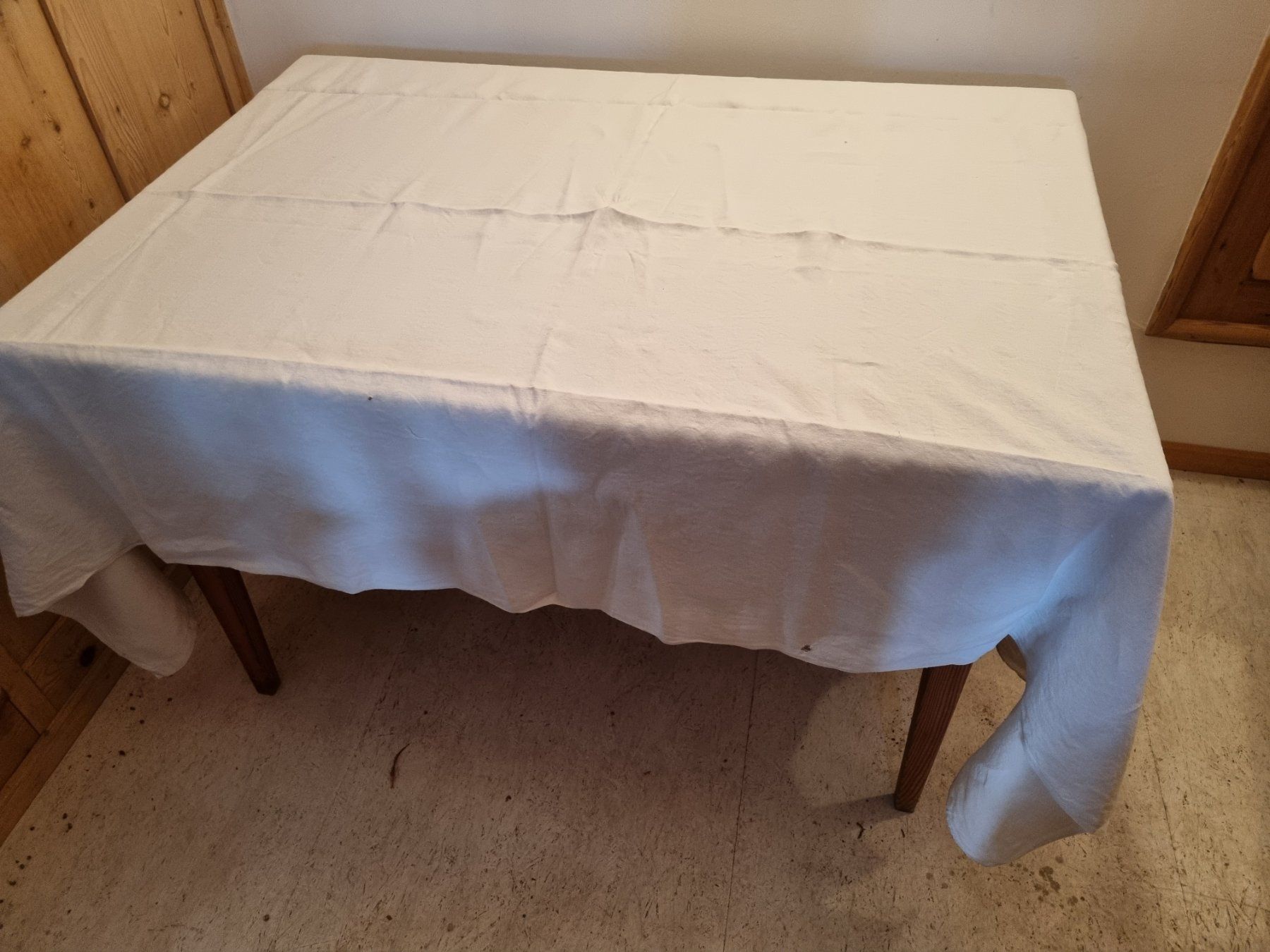 Biancheria da letto: Weisse Leinentuchdecke bestickt mit Monogramm CR – Usato da Fürstenaubruck venduto da PizBeverin2018 3