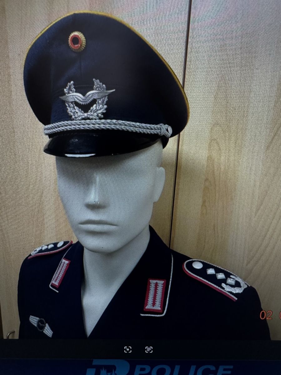 Uniformi: Luftwaffe, armée de l’air, uniforme de capitaine – Usato da Pailly venduto da vau_7nnr 1