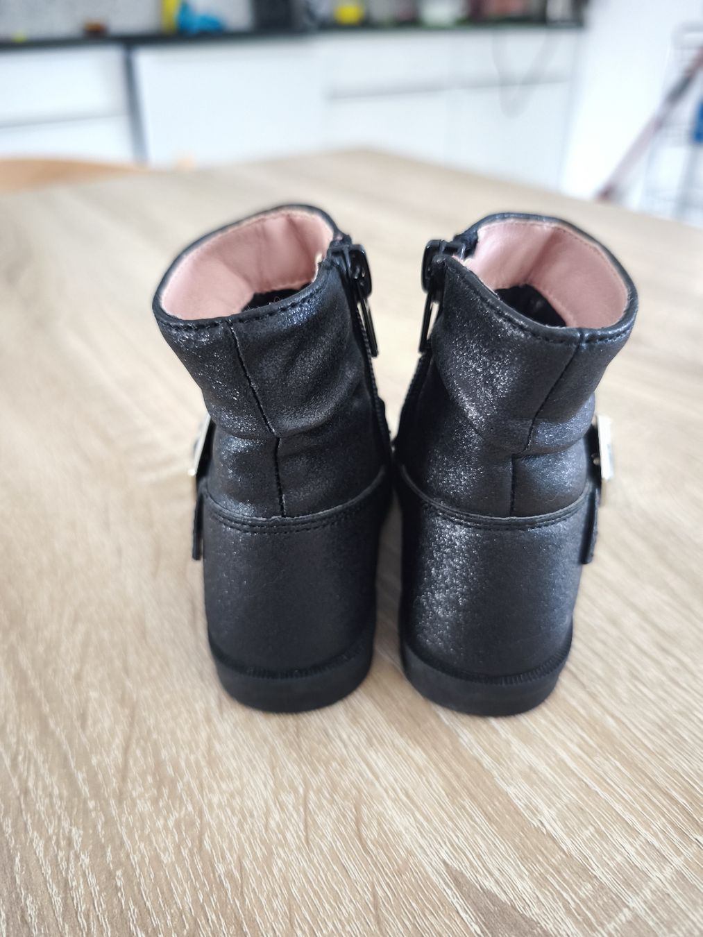 Scarpe per ragazzi: Kinderstiefel schwarz 20 – Nuovo (secondo la descrizione) da Studen BE venduto da Dianatorres 1