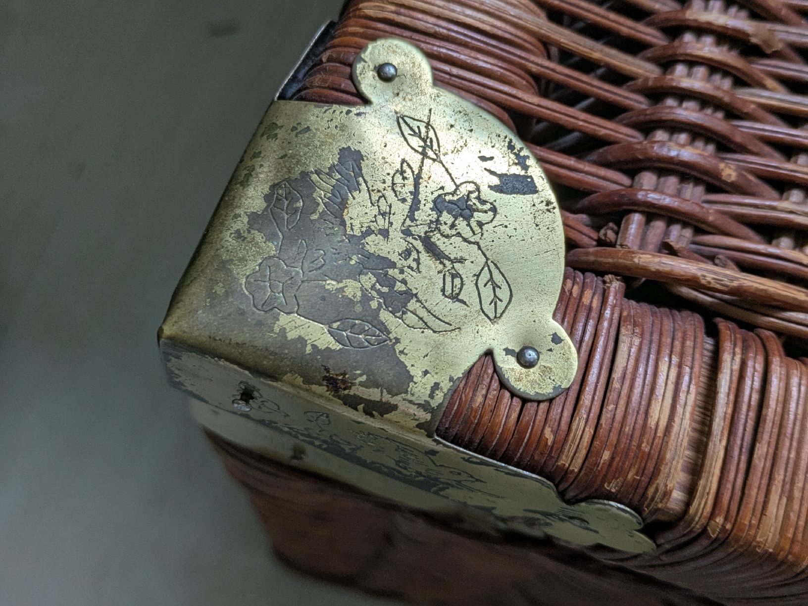 Cassapanche: Rattan Chest with Brass Details – Usato da Adliswil venduto da aborzych 2