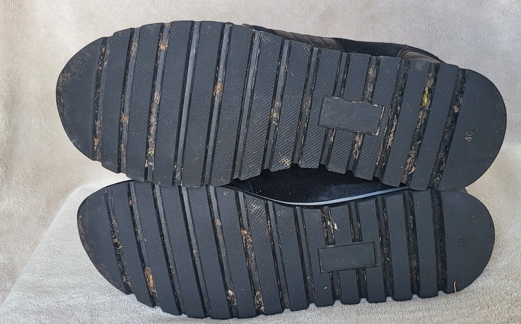 Schuhe für Jungen: Schwarze Schuhe, neuwertig, Grösse 40 – Gebraucht aus Bremgarten von im02 3