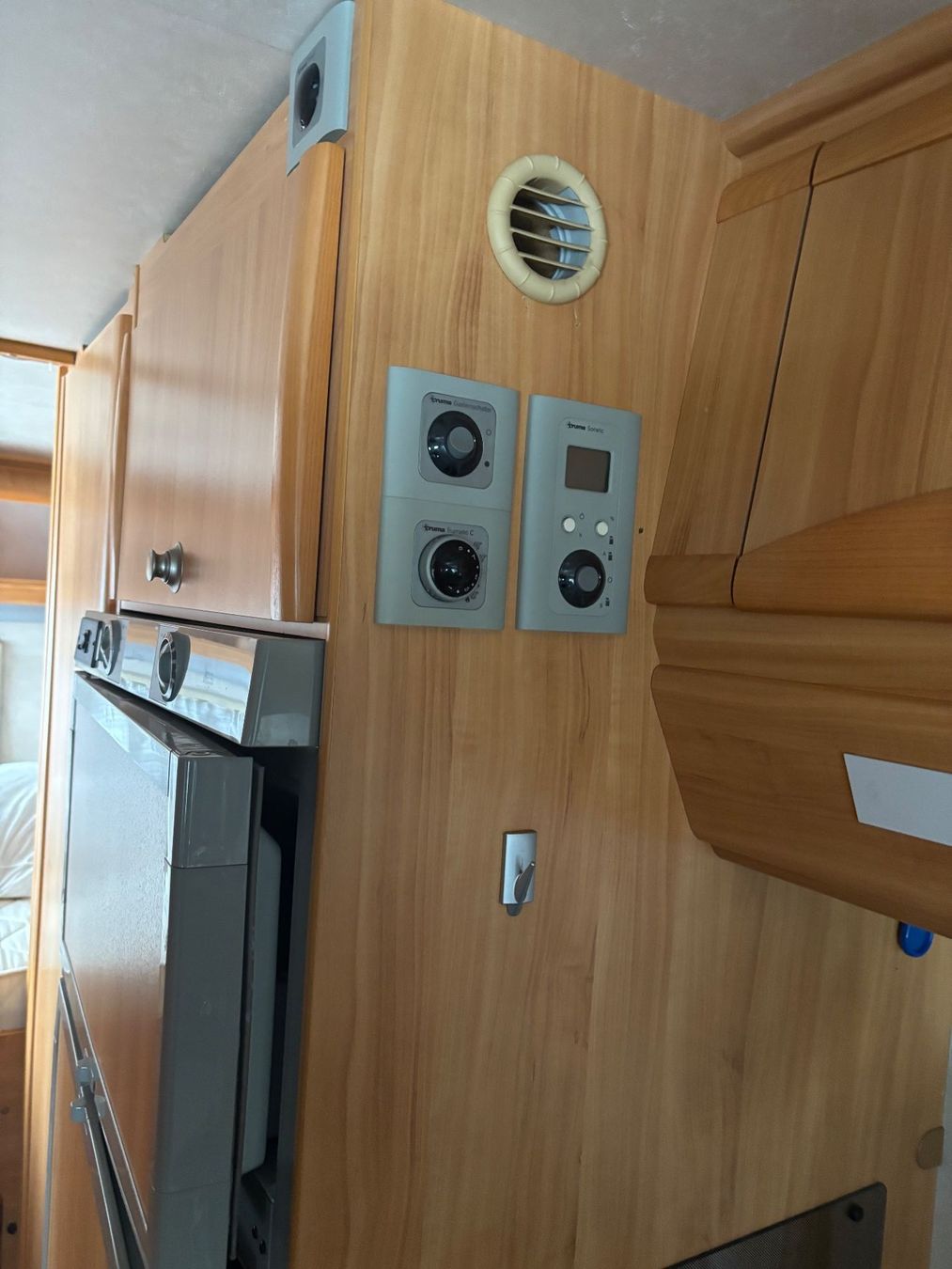 Adria Camping Fahrzeuge: Wohnmobil Adriatik 680 Sp – Gebraucht aus Uznach von ilor01 5