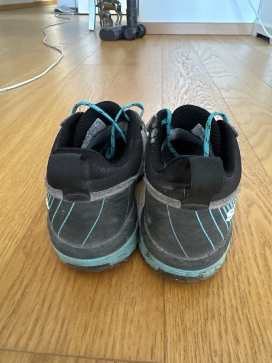 Scarpa Scarpe da donna: SCARPA Kletter-/Wanderschuhe grau/blau gebraucht Gr. 38 – Usato da Wabern venduto da Sunshine55 3