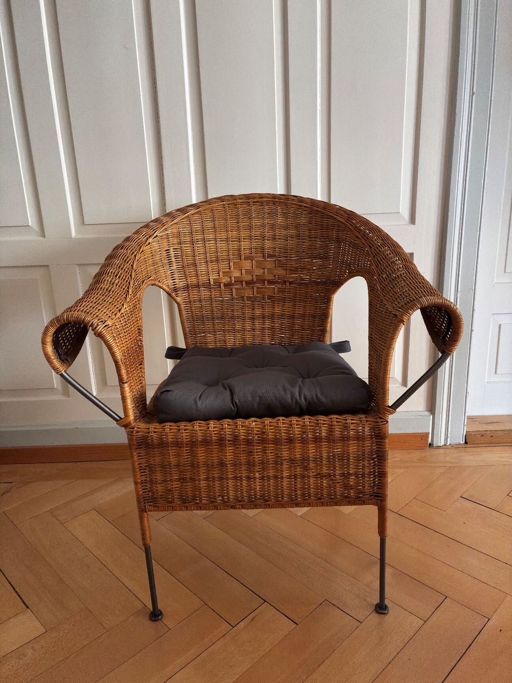 Sedie: Vintage Rattan Korbstuhl mit Eisengestell – Usato da St. Gallen venduto da severin_g. 1