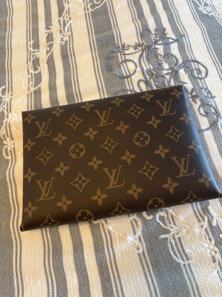 Louis Vuitton Portafogli: Louis Vuitton Monogram Envelope Pouch – Usato da FORCH venduto da PRINCESSHK 1