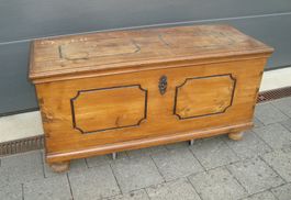 Barock Truhe, Nussbaumholz