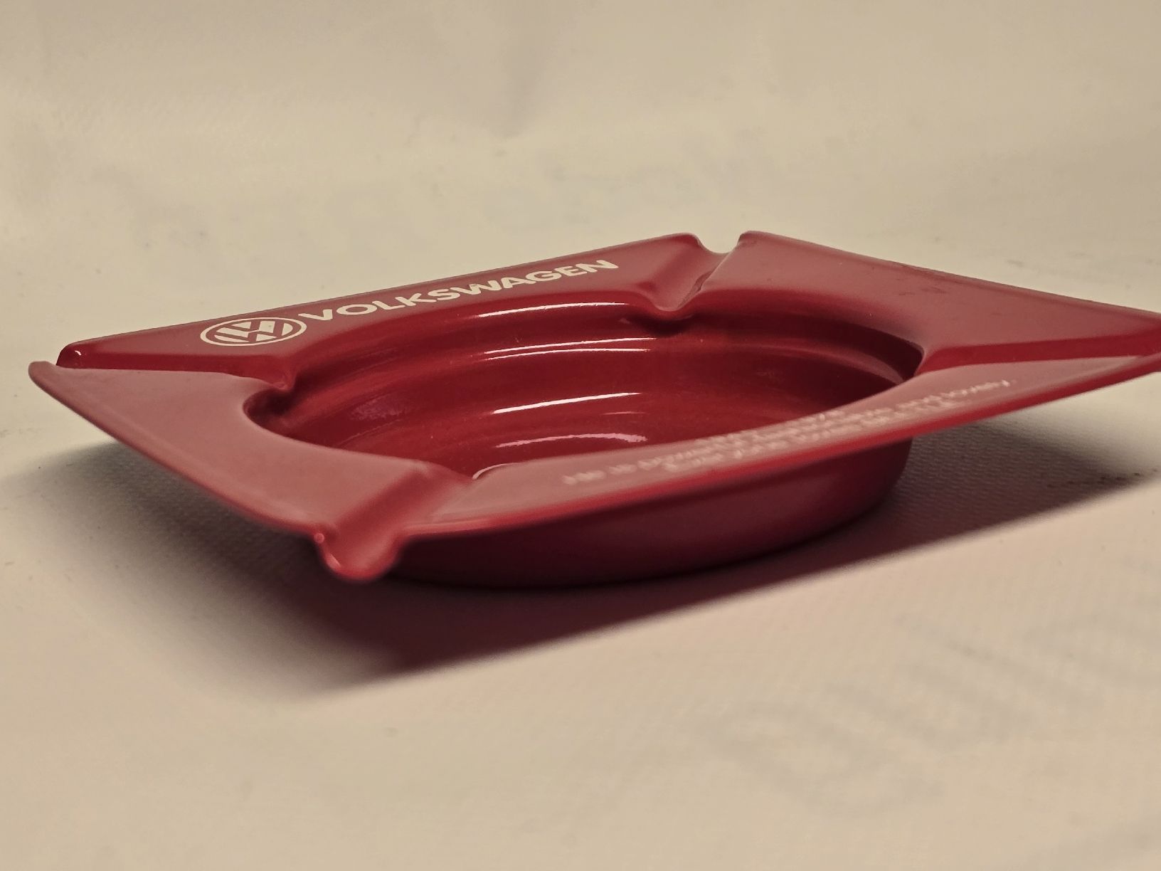 Portacenere: Vintage VW Beetle Ashtray - Red – Usato da Baden venduto da swiss-alps 3