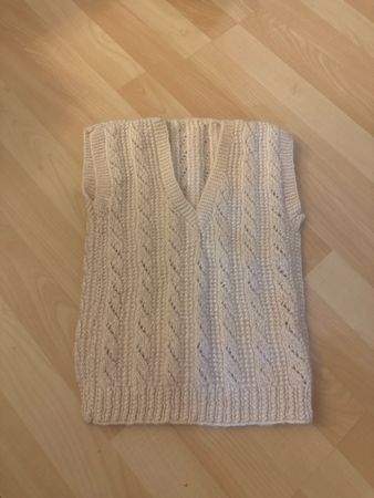 Strickweste beige mit Zopfmuster Grösse M guter Zustand