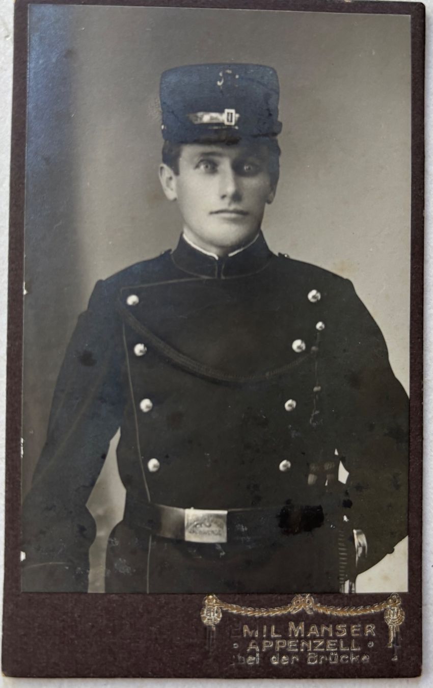 Cartoline postali: CDV Emil Manser, Appenzell, Uniform – Usato da Frauenfeld venduto da Merk52