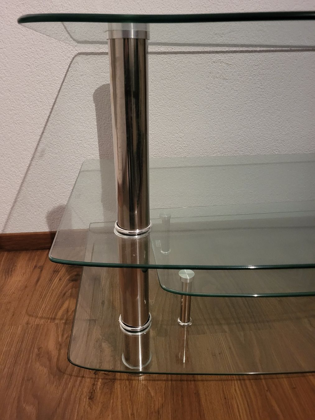 Mobili TV: TV oder PC Glas Tisch mit 4 Tablaren – Usato da Wolfenschiessen venduto da daniwo 1