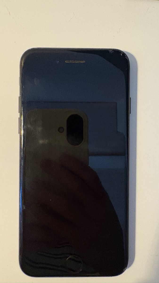Apple Telefoni cellulari / Smartphones: iPhone 7 schwarz 32GB inkl. Ladekabel – Usato da Bichwil venduto da lau_b872 1