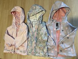 45-teilige Mädchenkleidersammlung Grösse 92-98