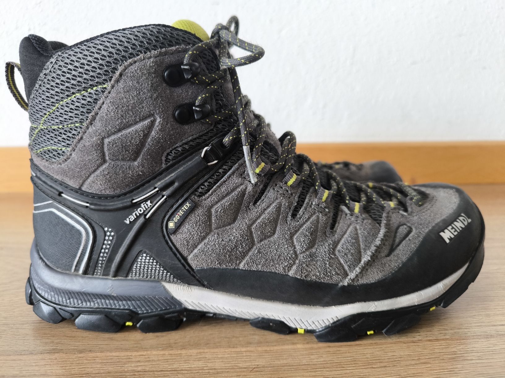 Meindl Scarpe da uomo: Meindl Goretex Wanderschuhe 42 / 8 – Usato da Ebikon venduto da brombomboli