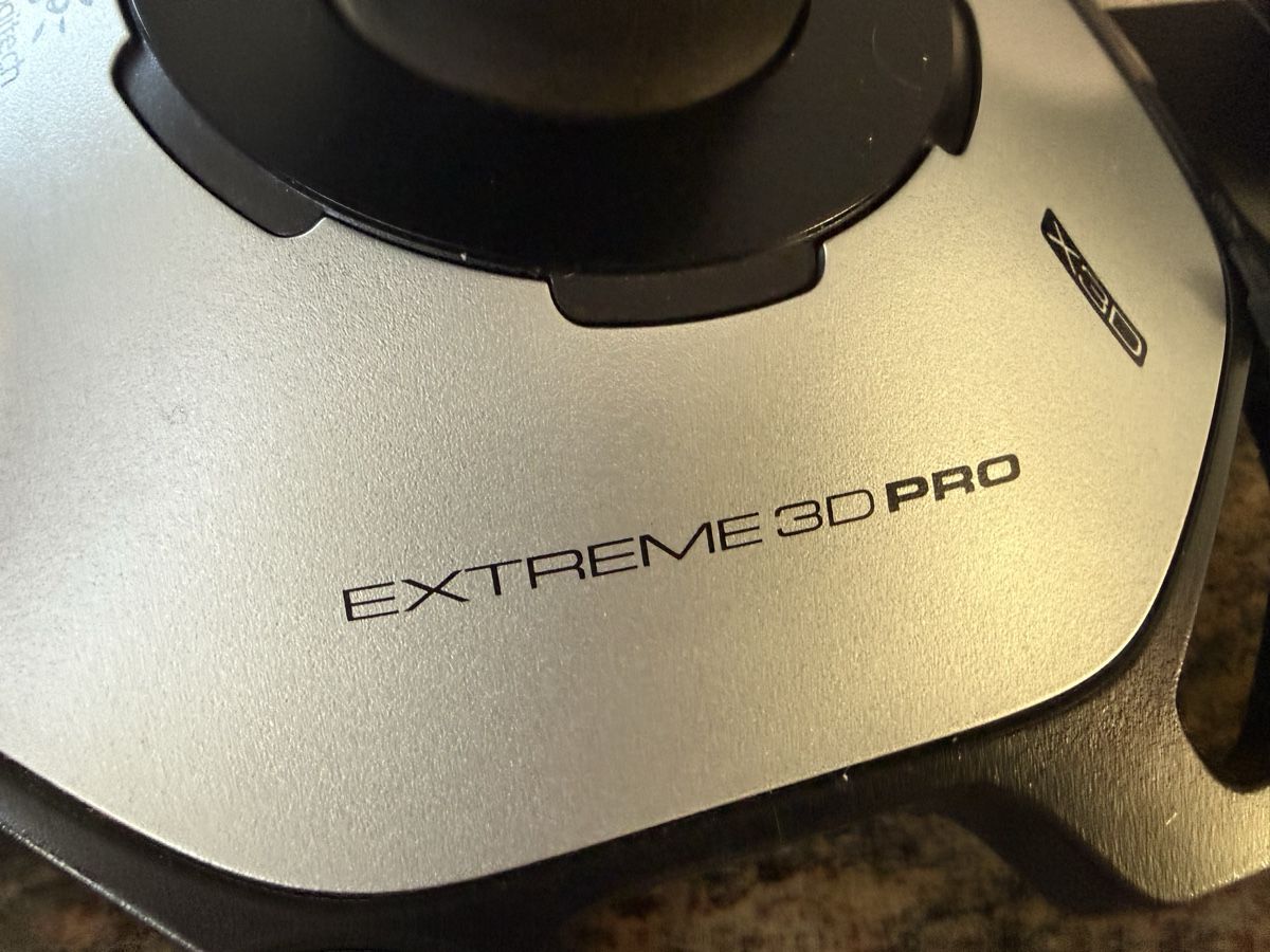 Logitech Controller: Joystick Logitech Extreme 3D Pro mit Tischhalterung – Usato da Muhen venduto da wid_jlk7 2