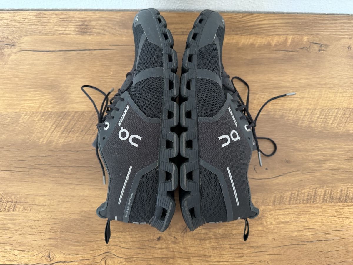 On Scarpe da uomo: Chaussures On Running Cloud Waterproof noir taille 41 – Usato da Brügg BE venduto da Goob 7