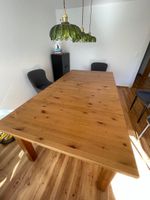 Ausziehbarer Holztisch