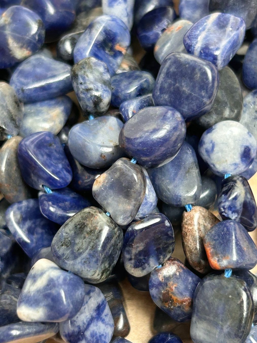 Pietre preziose: Aktion!!! Strang echte Sodalit Nuggets / stone 8-10 mm – Nuovo e nell'imballaggio originale da Niederrohrdorf venduto da Ytobi