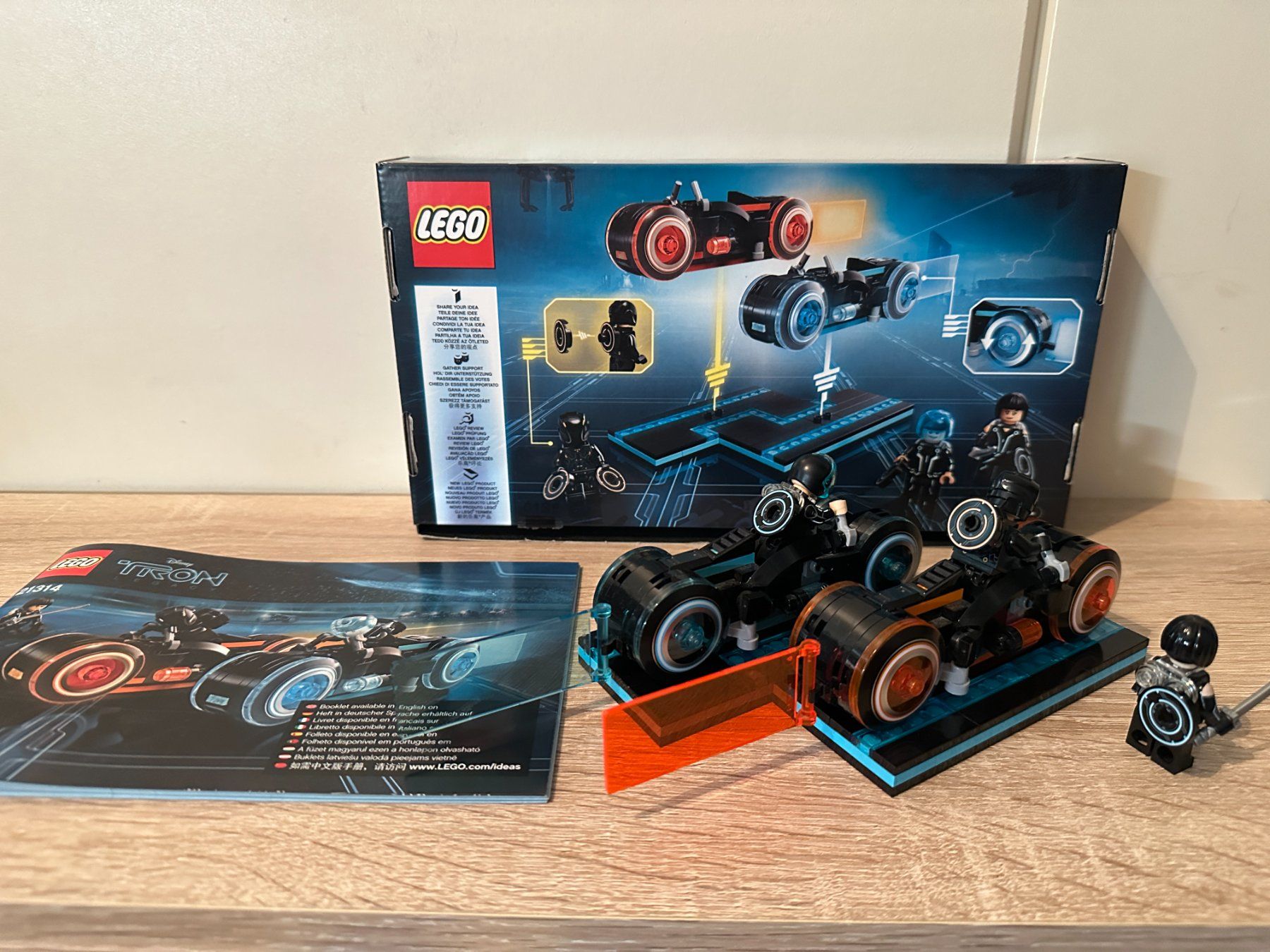 Lego Kit di costruzioni: LEGO 21314 TRON: Legacy Lightcycle – Usato da Basel venduto da Don-Angel 2