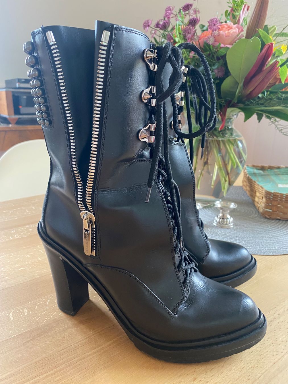 Sergio Rossi Scarpe da donna: Sergio Rossi, 39.5, Rocker chic mit Perlen – Usato da St Gallen venduto da mayerka