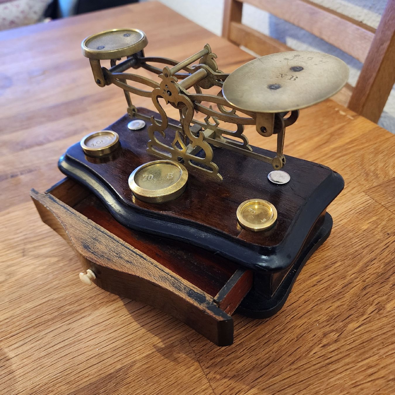 Waagen und Gewichte: Balance antique en laiton avec poids – Gebraucht aus Vevey von var_5d8n 1