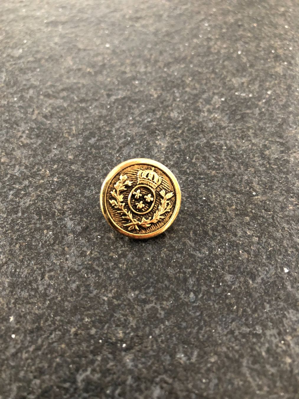 Boutons: 10 Goldenfarbige Knöpfe – D'occasion à Samstagern par TAAF 3