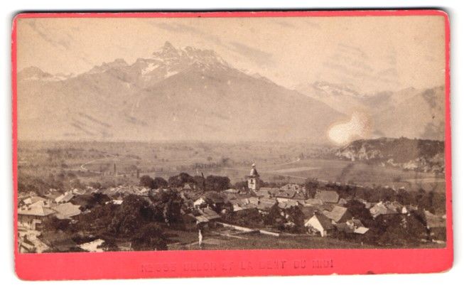 Fotografie & Manifesti: Fotografie Ollon, Ortsansicht mit Bergku – Usato da Berlin venduto da bartko-reher
