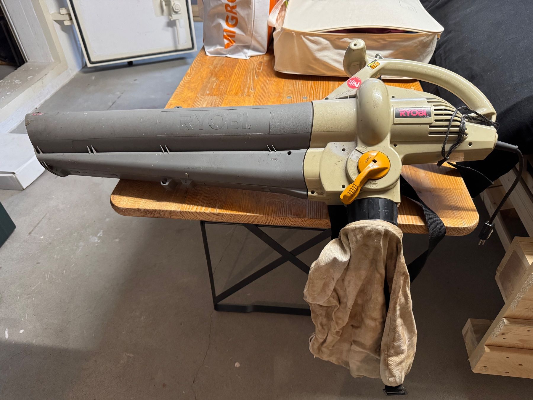 Soffiatori & Aspiratori per foglie: Laubbläser elektrisch – Usato da Wallisellen venduto da Chmritter