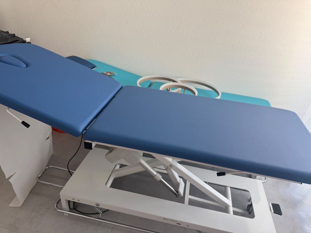 Liegen & Liegestühle: Behandlungsliege & OP Hocker – Gebraucht aus Zürich von lau_yf5f 2