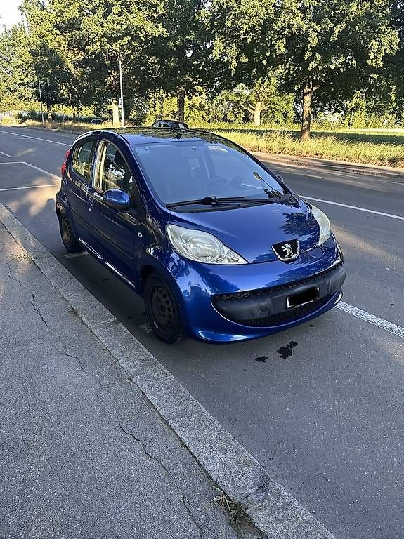 Autos: Peugeot 107 – Gebraucht aus Lausanne von Nancy.M.balsiger