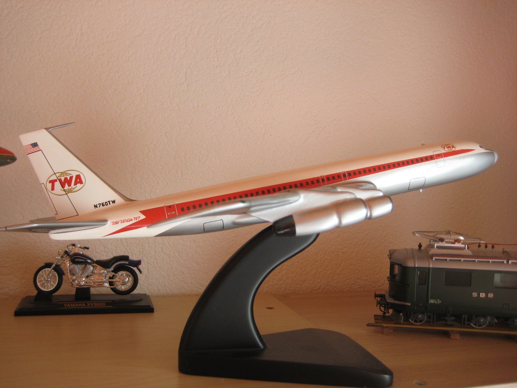 Boeing Kits de montage: TWA Modell Boeing 707  1:100 – D'occasion à Studen SZ par Zeneli99