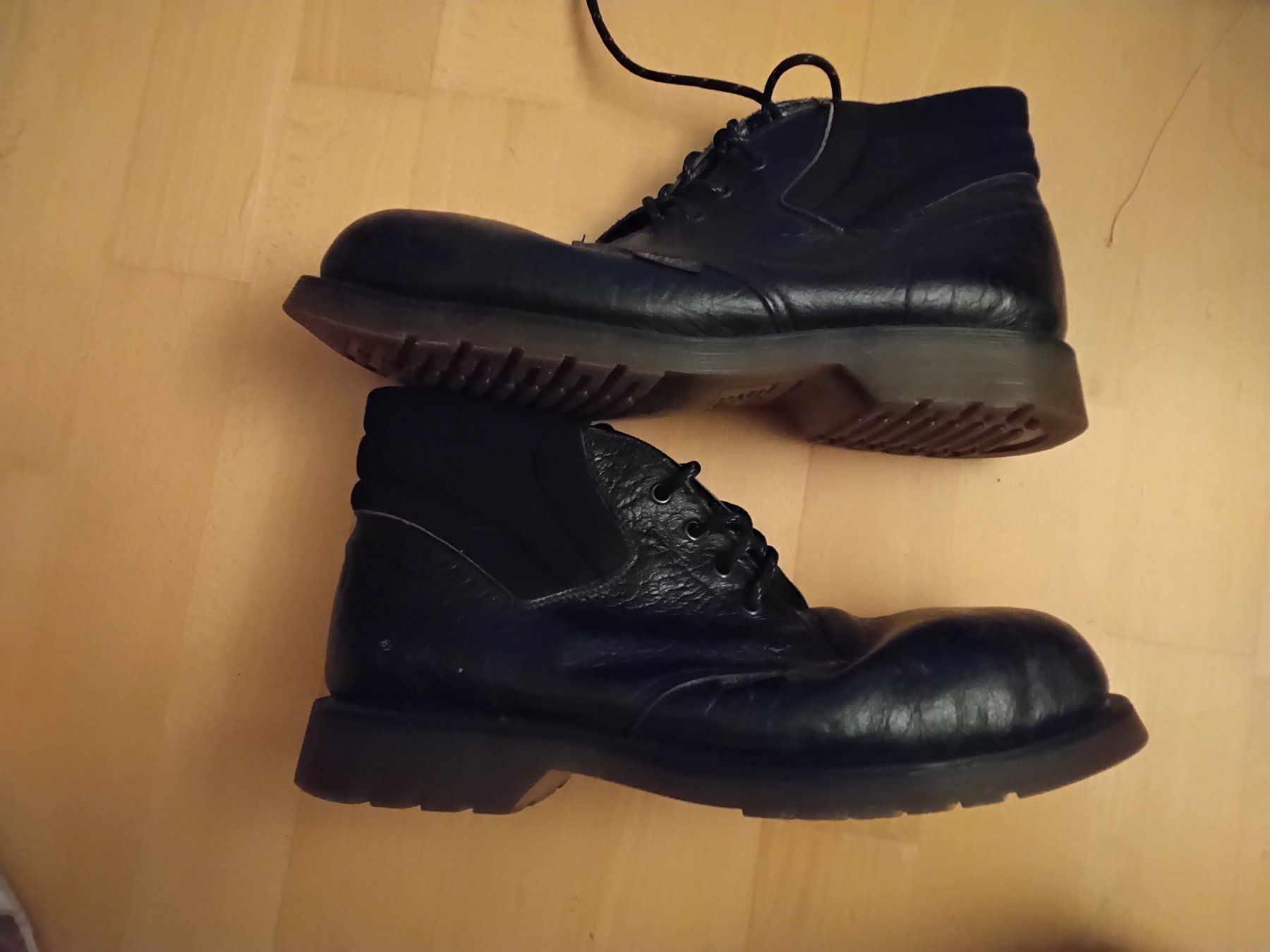 Dr. Martens Herrenschuhe: Dr. Martens Herrenschuhe Gr. 43 – Gebraucht aus Rorschach von Bewegung02 4