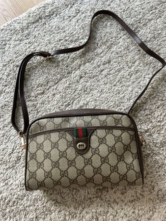 Sac bandoulière Gucci vintage occasion parfait pour l'été ☀️