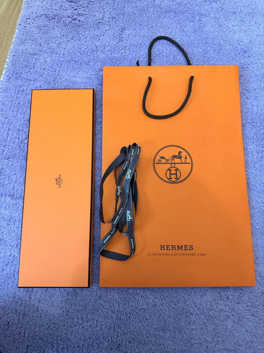 Altro in Decorazioni & Accessori: Hermès Tie Box and Bag Set: Iconic Orange, NEW – Nuovo e nell'imballaggio originale da Männedorf venduto da iza04