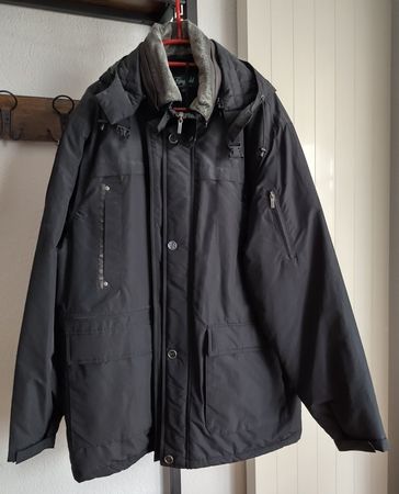 Winterjacke --- Grösse 60 --- mit vielen Taschen --- NEU