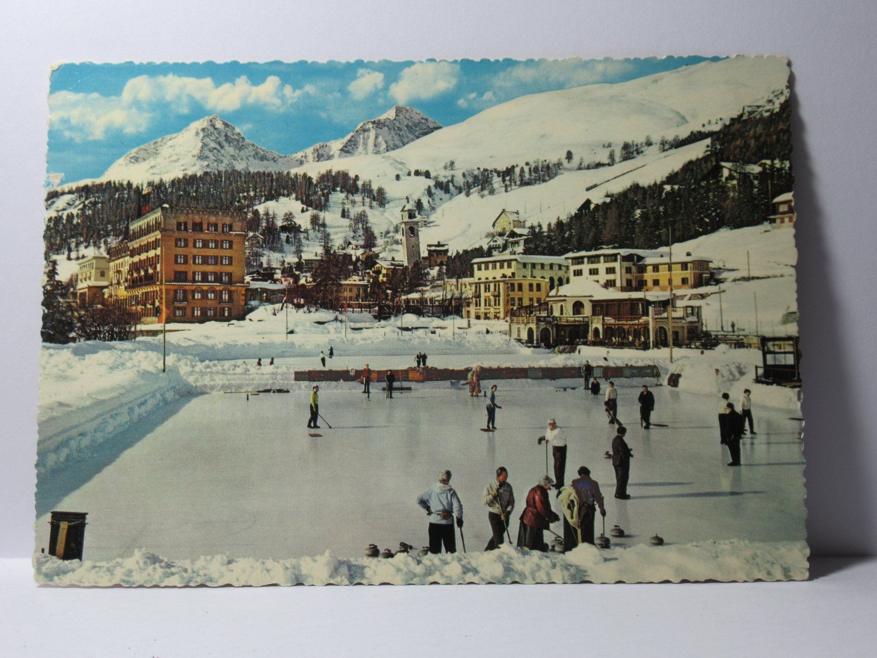 Cartoline postali: St. Moritz , Hotel , Curlingplätze  1976 – Usato da Grenchen venduto da Bluemchen1900