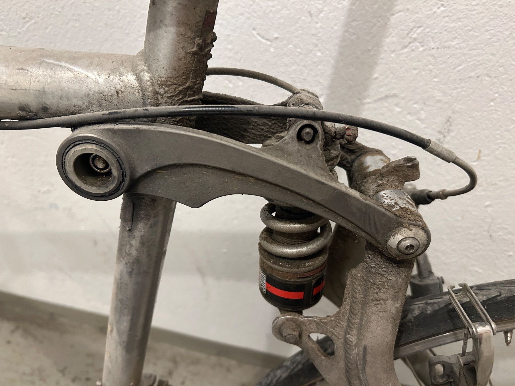GT Biciclette: GT LTS Parallelogramm Fully – Usato da Zürich venduto da Tigerkatzitatzi 1
