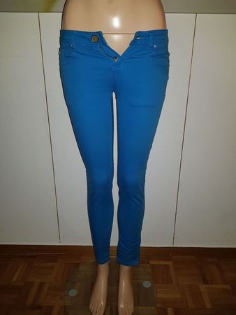 Jeans PLACE DU JOUR    Taille / Grosse XS ......