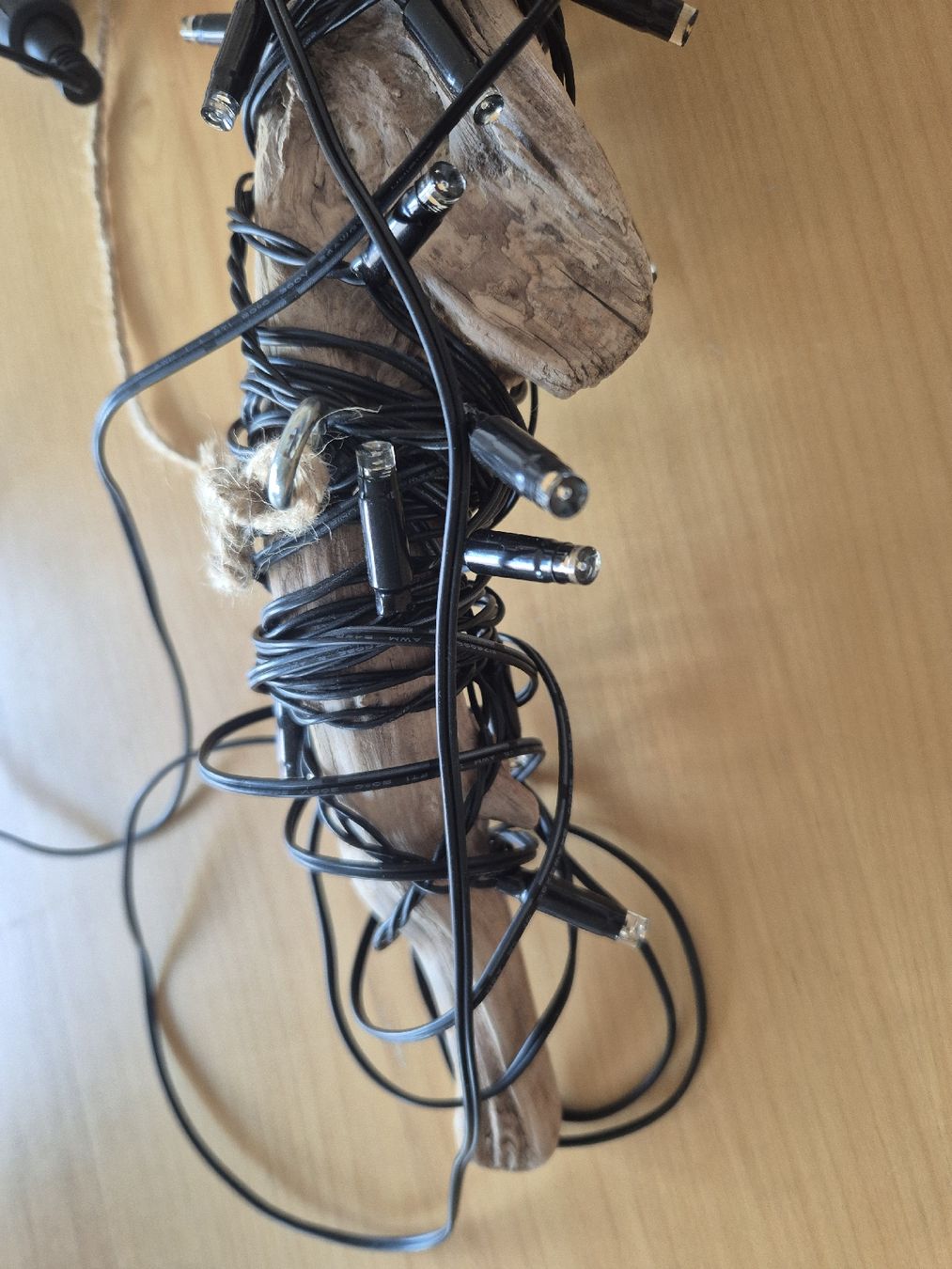 Ghirlande e barre luminose: warmweisse Lichterkette an Holzast – Usato da Herzogenbuchsee venduto da herzchae 5