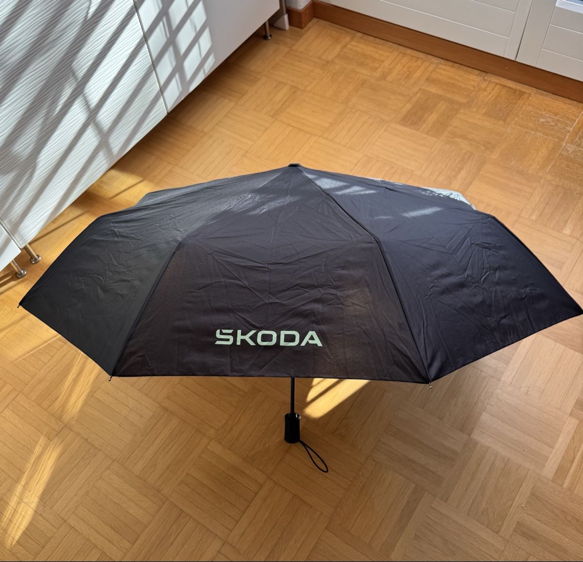 Ombrelli: 2 Skoda Klapp-Schirme – Usato da Steffisburg venduto da Rog007 2