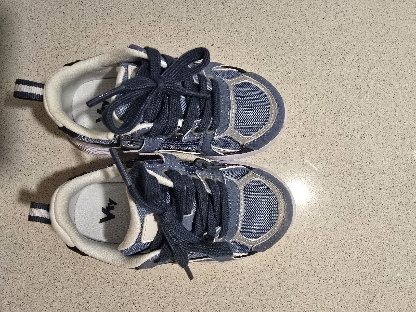 Chaussures garçon: Kinderschuhe Vty blue Grösse 23  – D'occasion à Schenkon par jea_r8yl 1