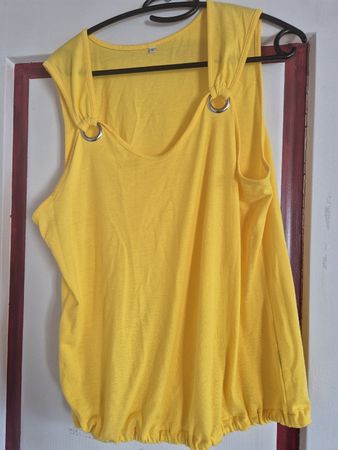 Damen Top Gelb Grösse L mit Metallringen guter Zustand