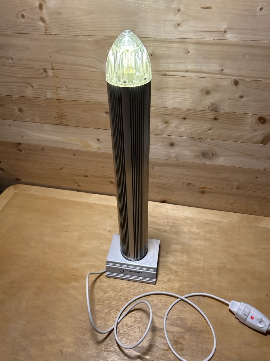 Lampe de table design Thermaltake en aluminium gris (Gebraucht) in ...