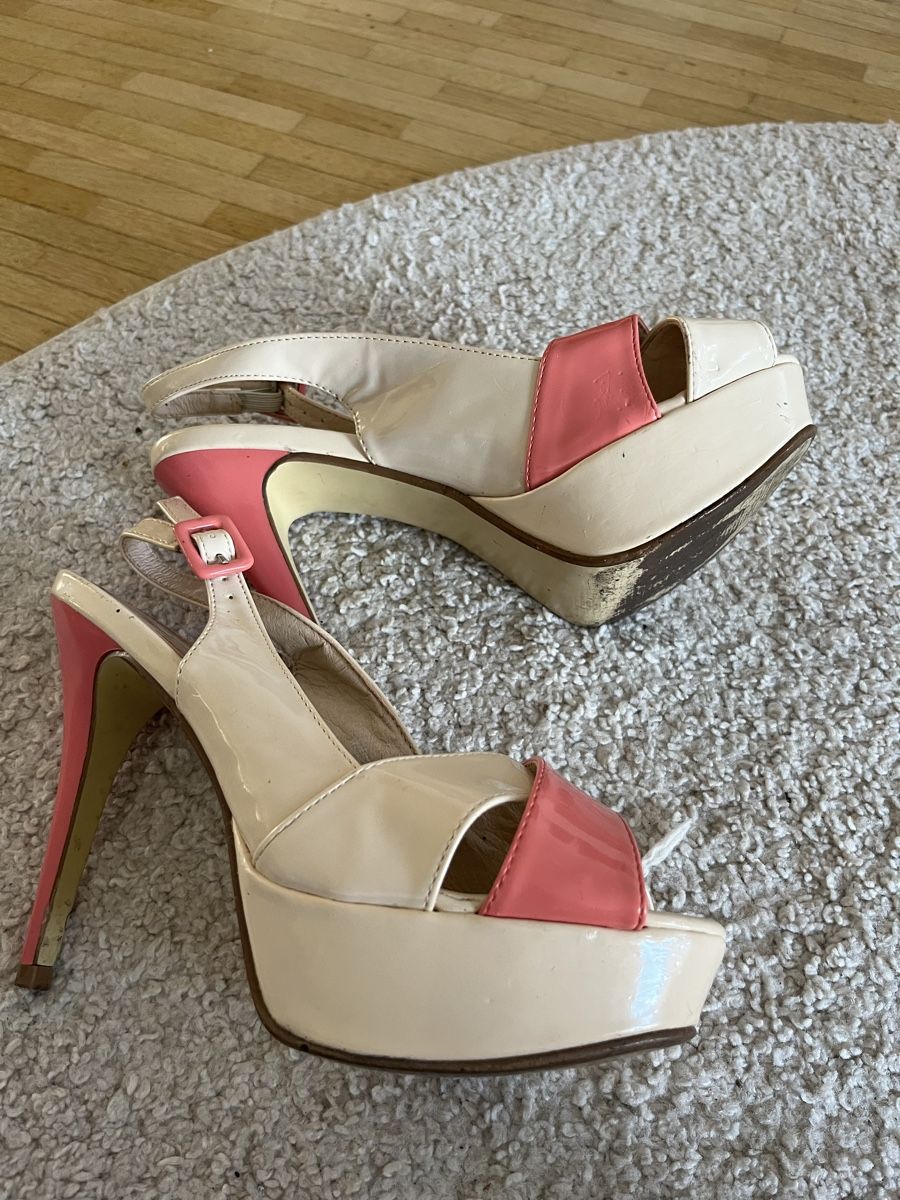 Scarpe da donna: Sommer Sandaletten mit Absatz, Gr 39 – Usato da Basel venduto da JJ.Elena 1