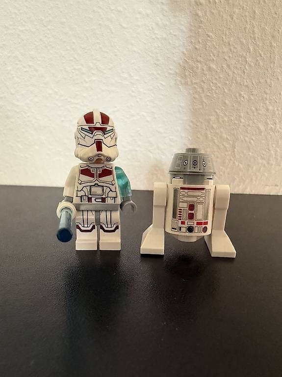 Lego Statuette: Lego Star Wars: Jek-14 & R4-G0 Minifiguren – Usato da Zürich venduto da Liam_Hess